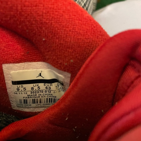 Jordan 9 Retro Johnny Kilroy (2012) Size 9.5 - Picture 7 of 9